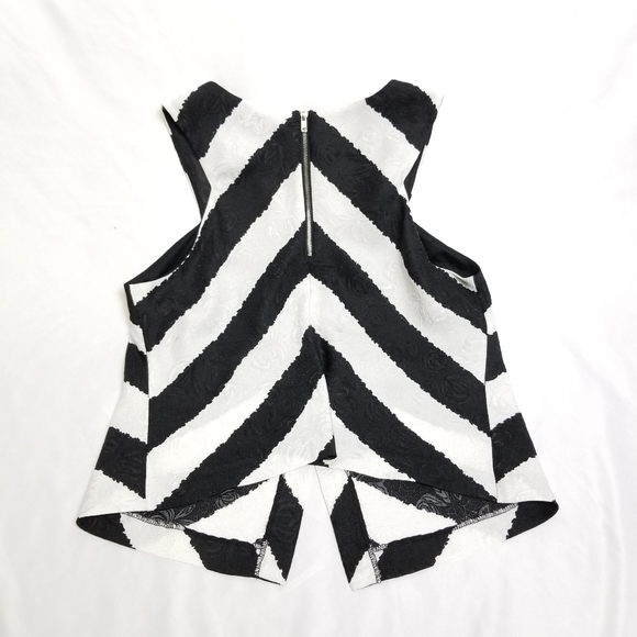 Gorgeous Silkie Criss Cross Front Sleeveless Top - Picture 3 of 8